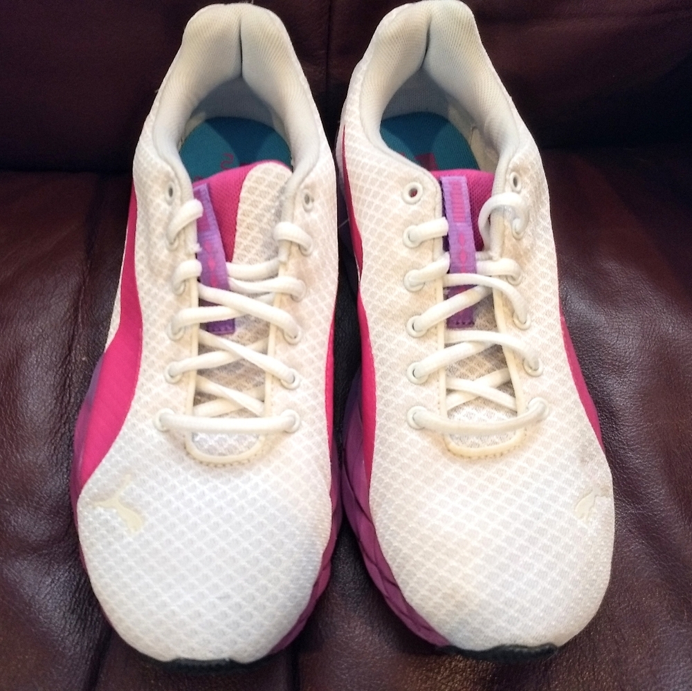 NEW Shoes Women Puma athletic Super soft and comfortable women 7.5-8.5 Girl 6-7